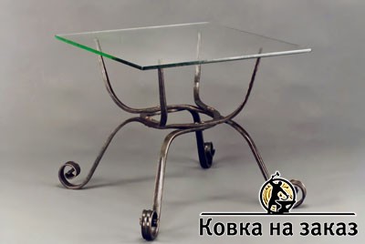 Дизайнерский квадратный кованый столик с переплетенными ножками и стеклянной столешницей, фото 1