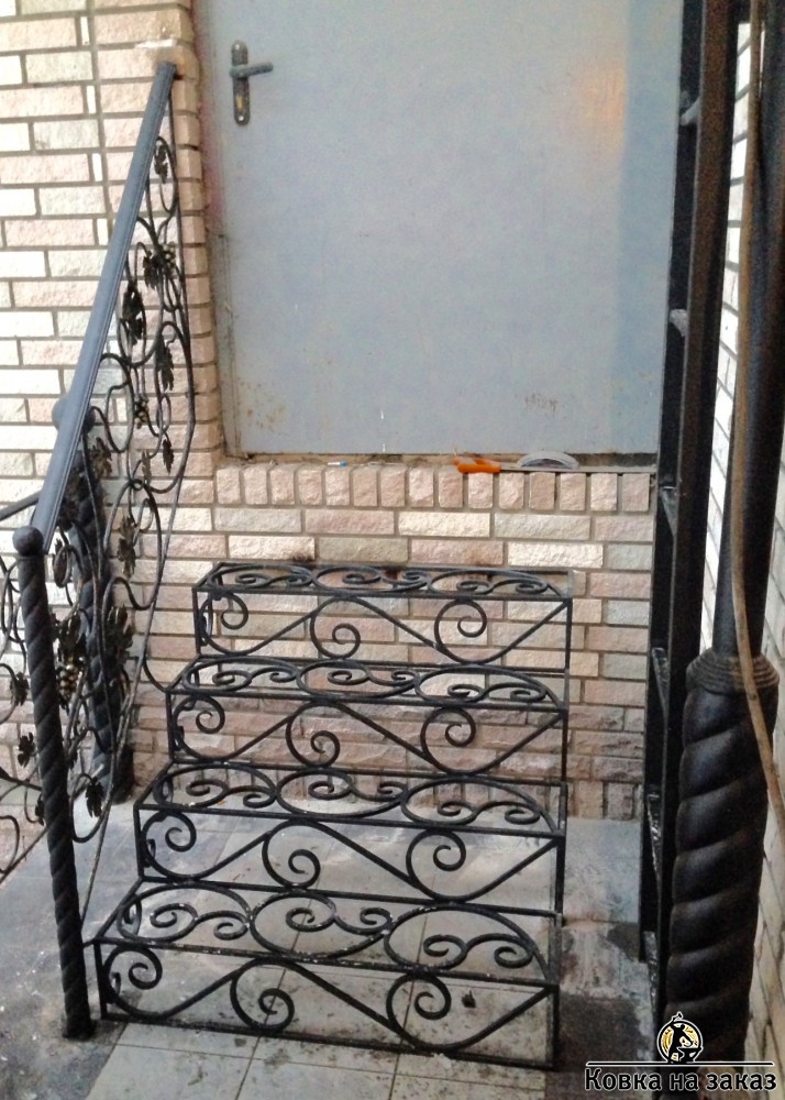 Небольшая уличная лестница для&nbsp;служебного помещения в&nbsp;ресторан в&nbsp;Балашихе, фото 1