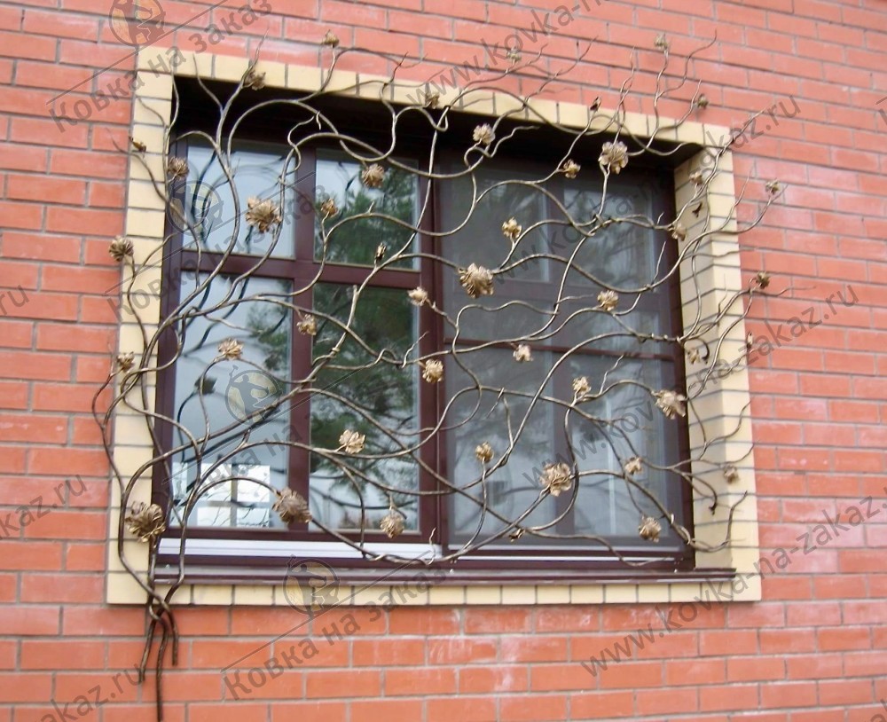 Кованая решетка для&nbsp;окна имитирует веточки кустарника или  &laquo;дикий&raquo; виноград, фото 2