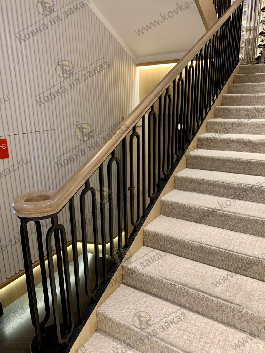 Лестничные перила с&nbsp;геометричным рисунком для&nbsp;ресторана Савва, гостиница Метрополь, фото 5