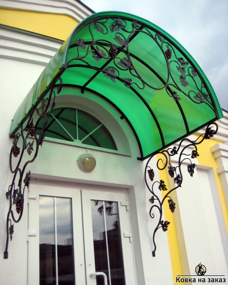 Арочный входной козырек с покрытием сотовым поликарбонатом зелёного цвета, фото 1