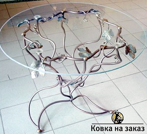 Круглый кованый столик с&nbsp;ножками в&nbsp;виде веточек дерева со&nbsp;стеклянной столешницей, фото 1
