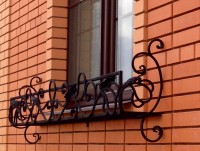 Классическая выносная цветочница под&nbsp;окно в&nbsp;загородном доме в&nbsp;КП&nbsp;Вита Верде, фото 2