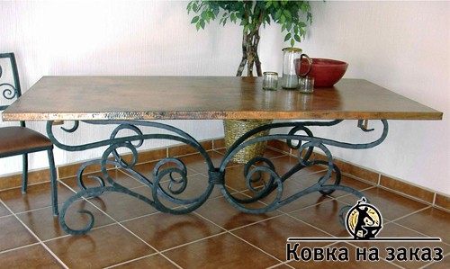 Массивный кованый стол в&nbsp;баварском стиле с&nbsp;мраморной столешницей, фото 1