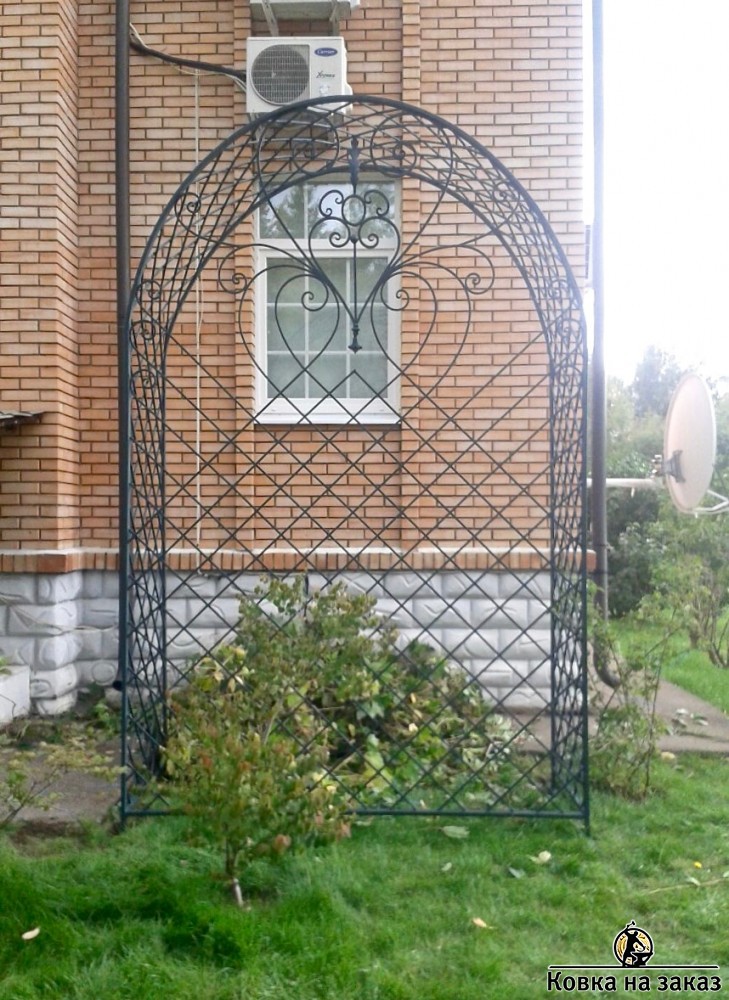 Кованые садовые перголы для вьющихся растений в форме арок, фото 1