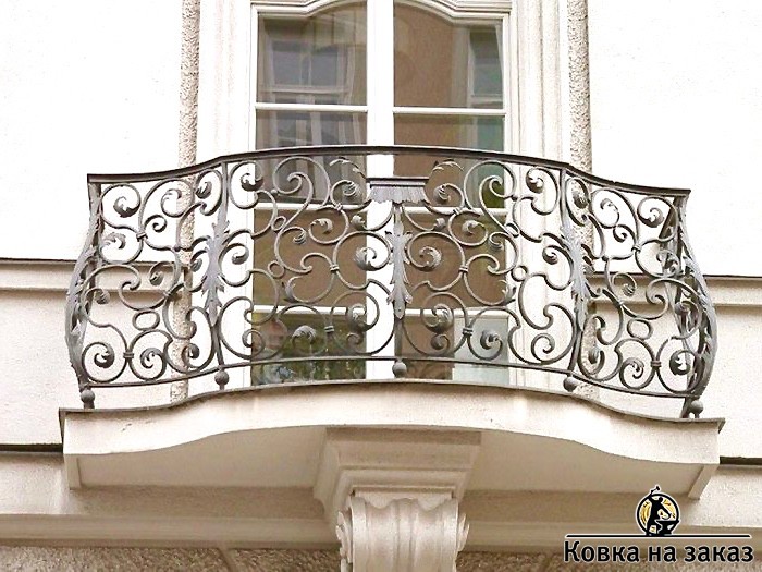 Кованые перила для фигурного французского балкона