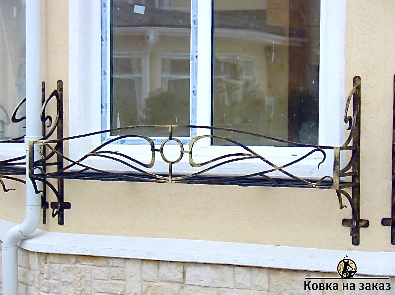 Кованая цветочница на окно в стиле модерн на двух крупных кронштейнах