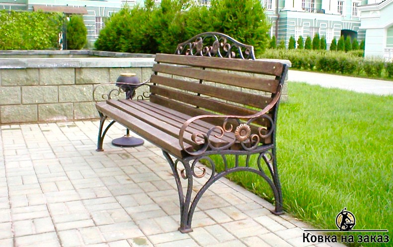 Кованая скамейка с деревянным сиденьем, фото 1