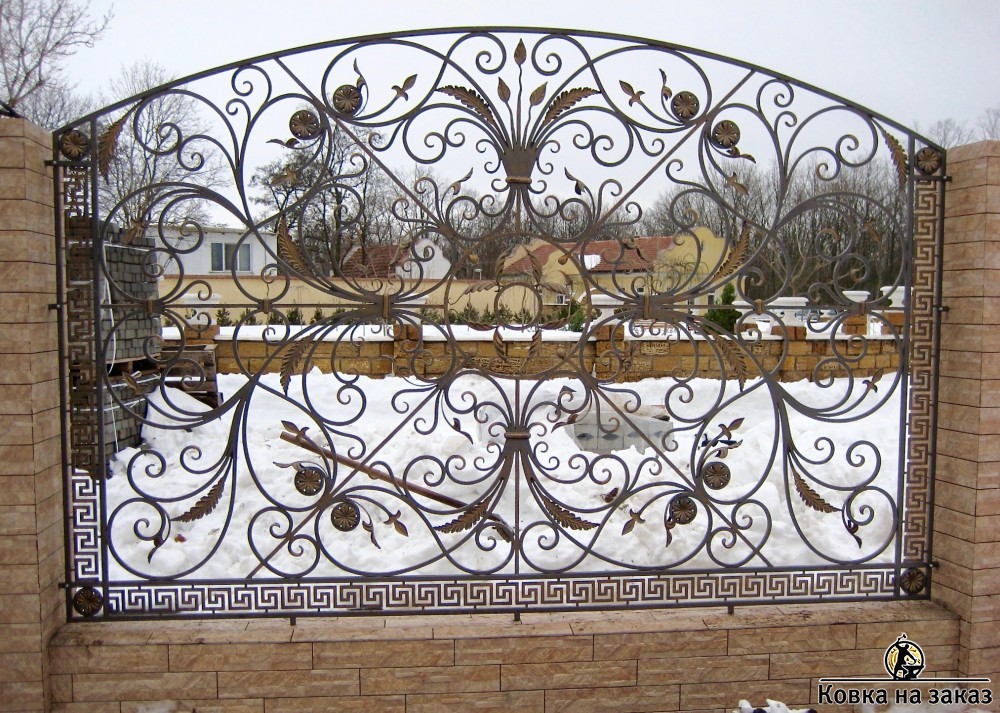Металлические секции забора для загородного дома с кованым рисунком, фото 1