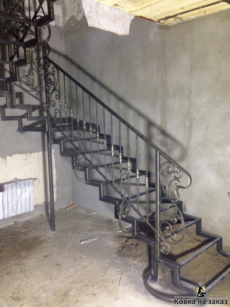 Металлическая лестница для&nbsp;загородного дома в&nbsp;коттеджном посёлке под&nbsp;Саратовым, фото 1