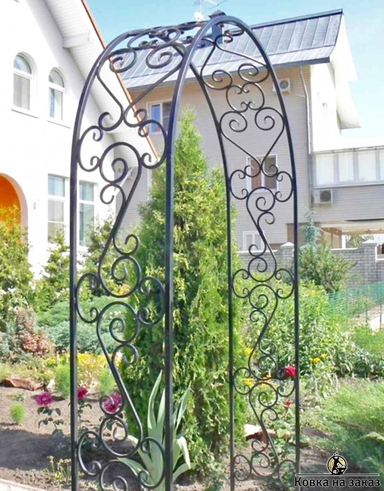 Садовая арка-пергола с коваными элементами, фото 1
