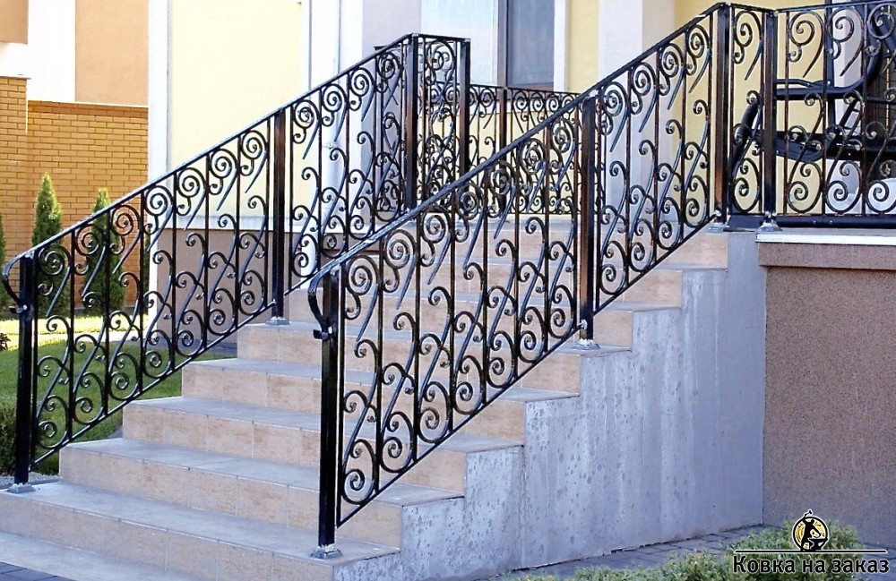 Классические кованые перила для площадки и лестницы террасы, фото 1