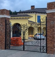 Распашные ворота на центральный вход загородного дома в посёлке «Vita Verde» на Дмитровском шоссе, фото 2
