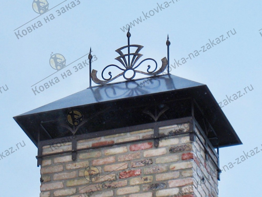Прямоугольный дымник с металлическим колпаком, украшенным кованым рисунком с пиками, фото 1