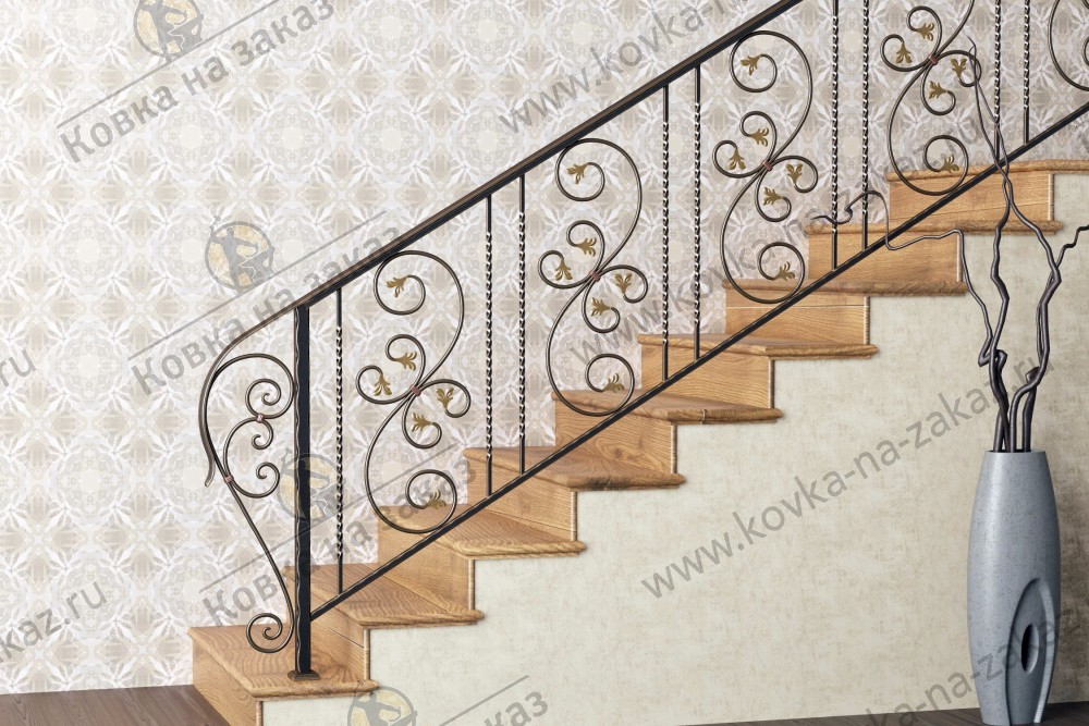 Недорогие перила для&nbsp;лестницы на&nbsp;второй этаж с&nbsp;коваными балясинами и&nbsp;стойками из&nbsp;крученого квадрата, фото 1