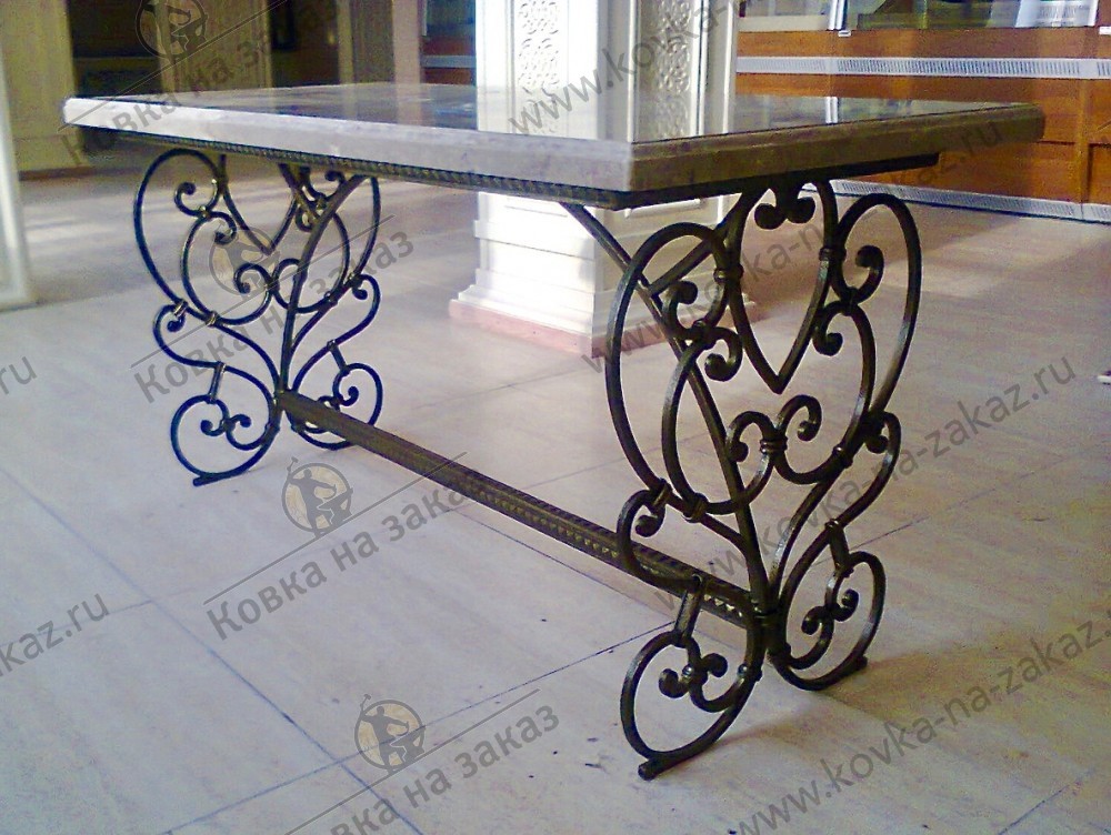 Большой кованый стол со столешницей из мрамора, фото 1