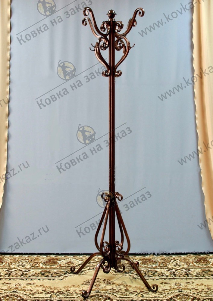 Напольная металлическая вешалка с кованым основанием и крючками для одежды