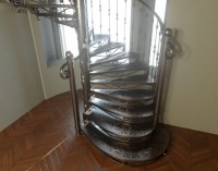 Проект кованой винтовой лестницы с&nbsp;перилами и&nbsp;резными ступенями, фото 3