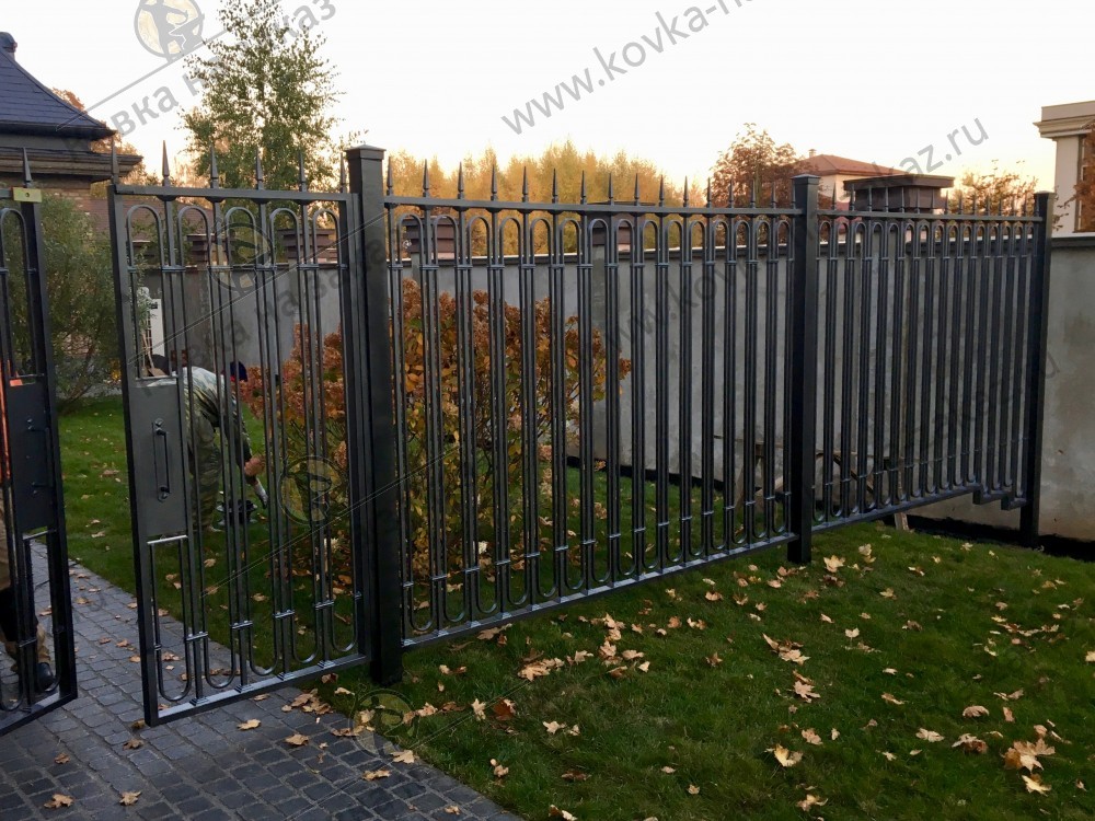 Кованый забор с&nbsp;распашной калиткой для&nbsp;загородного дома, фото 2