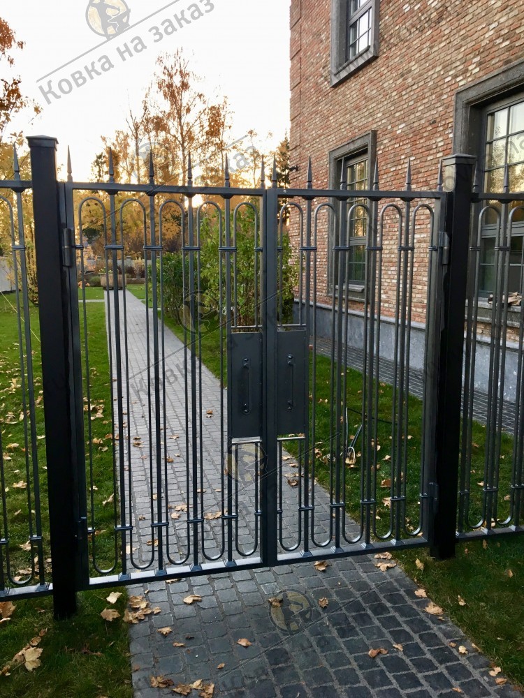 Кованый забор с&nbsp;распашной калиткой для&nbsp;загородного дома, фото 3