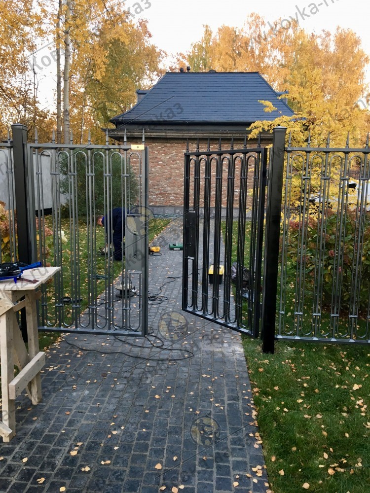 Кованый забор с&nbsp;распашной калиткой для&nbsp;загородного дома, фото 4