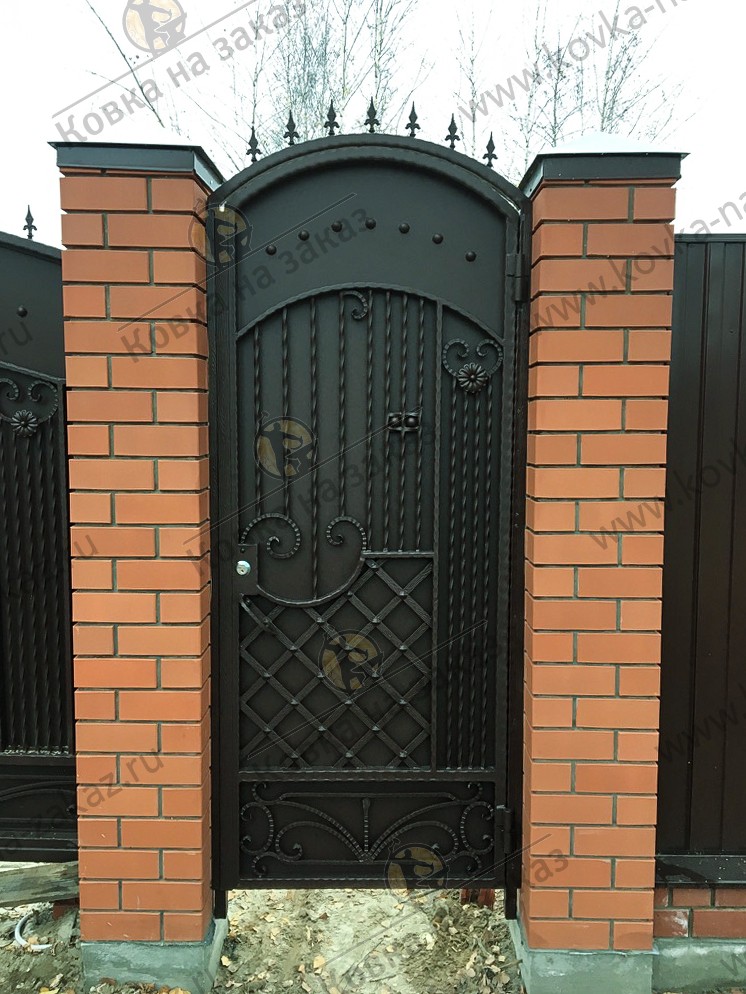 Кованые ворота с&nbsp;калиткой установлены в&nbsp;Спасске, Рязанская область, фото 3