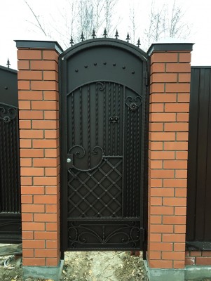 Кованые ворота с&nbsp;калиткой установлены в&nbsp;Спасске, Рязанская область, фото 3