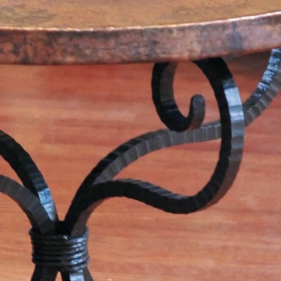 Журнальный стол с&nbsp;классическим кованым основанием из&nbsp;цельнометаллического железного прута, изогнутого вручную кузнецами, фото 2