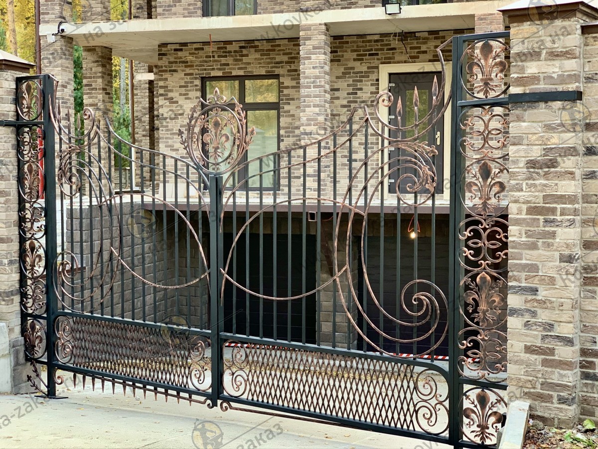 Распашные ворота, украшенные тосканской лилией, фото 7