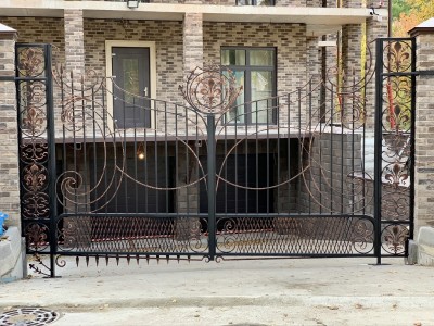 Распашные ворота, украшенные тосканской лилией, фото 8