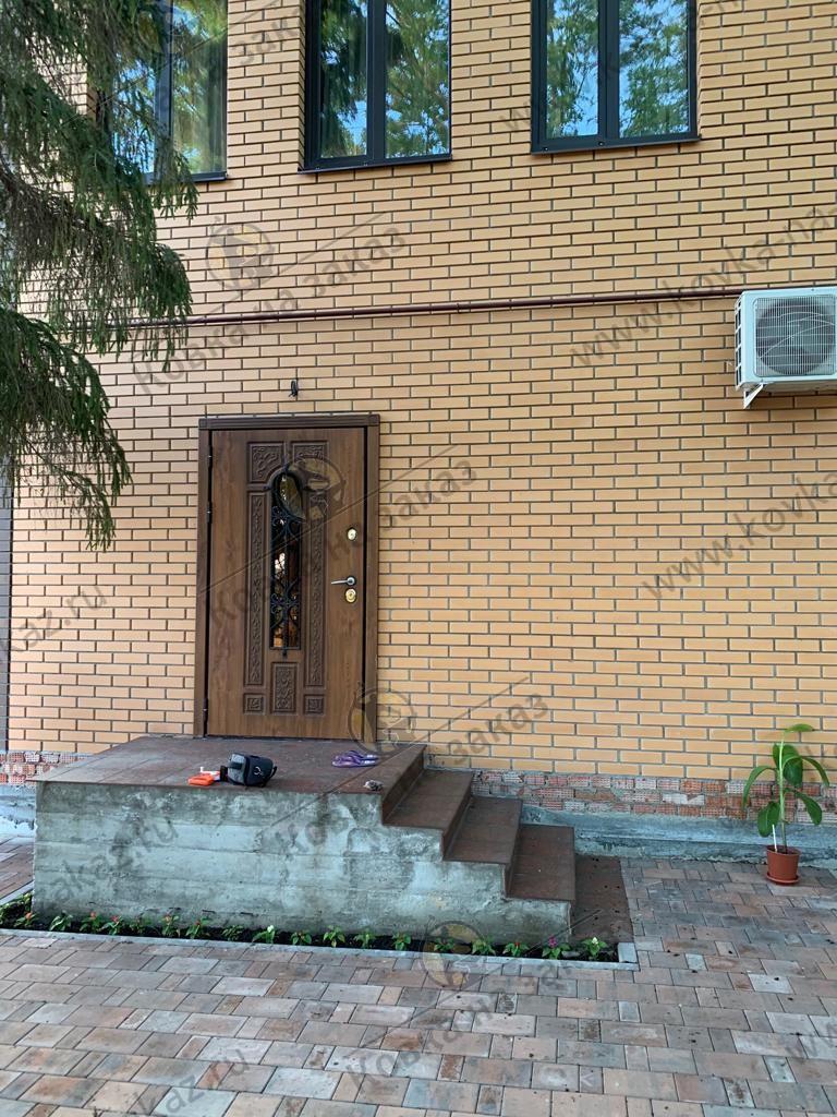 Кованая входная группа для крыльца дома в Пронске, место установки
                        , фото 2