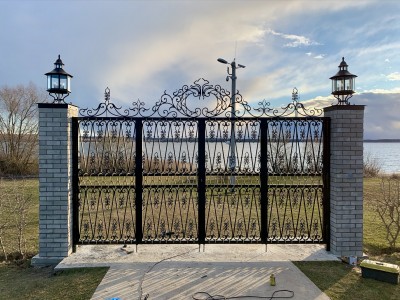 Четырёхсекционные распашные ворота для&nbsp;загородной усадьбы под&nbsp;Рузой