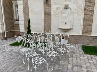 Набор из&nbsp;двенадцати белых стульев для&nbsp;большого обеденного стола в&nbsp;загородном доме на&nbsp;Новорижском шоссе, фото 2