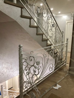 Перила для&nbsp;лестницы загородного дома в&nbsp;КП&nbsp;Бристоль, фото 5