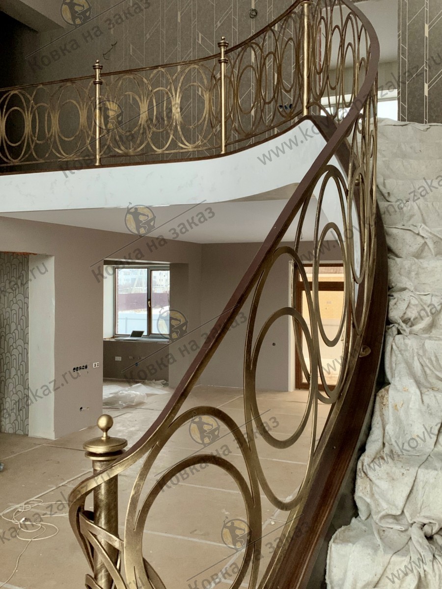 Геометричные перила для&nbsp;лестницы в&nbsp;загородный дом&nbsp;в&nbsp;Спасске, фото 1
