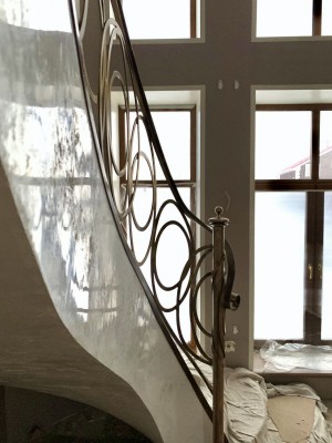 Геометричные перила для&nbsp;лестницы в&nbsp;загородный дом&nbsp;в&nbsp;Спасске, фото 6