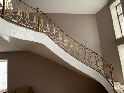 Геометричные перила для&nbsp;лестницы в&nbsp;загородный дом&nbsp;в&nbsp;Спасске, фото 8