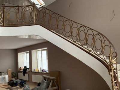 Геометричные перила для&nbsp;лестницы в&nbsp;загородный дом&nbsp;в&nbsp;Спасске, фото 10