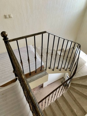 Перила на&nbsp;лестницу с&nbsp;боковым крепежом для&nbsp;Реутова, фото 12