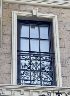 Французские балкончики на&nbsp;окна второго этажа для&nbsp;загородного дома в&nbsp;КП&nbsp;Идиллия