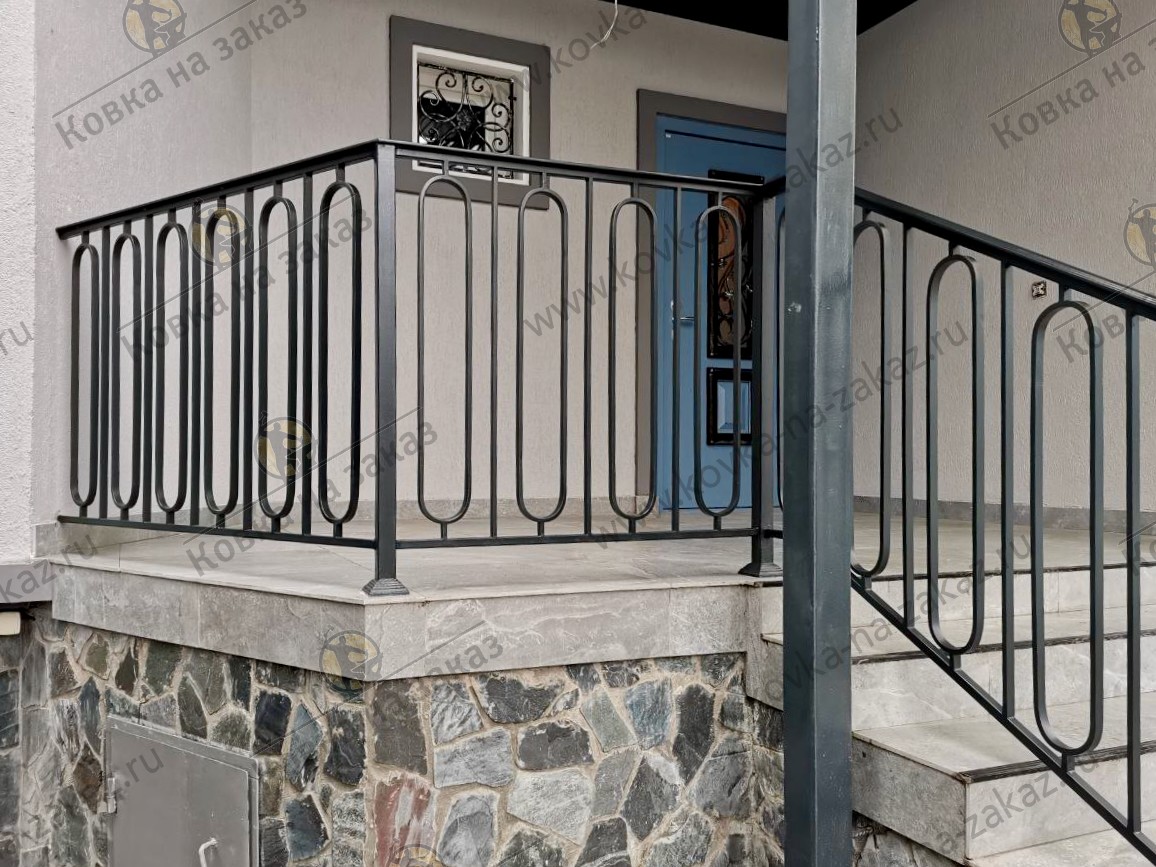 Классические минималистичные ограждения для&nbsp;центрального и&nbsp;заднего крыльца дома в&nbsp;Старбеево, фото 4