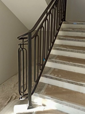 Металлические перила для&nbsp;лестницы с&nbsp;балясинами из&nbsp;одинаковых овалов для&nbsp;загородного дома в&nbsp;Раздорах, Московская область, фото 11