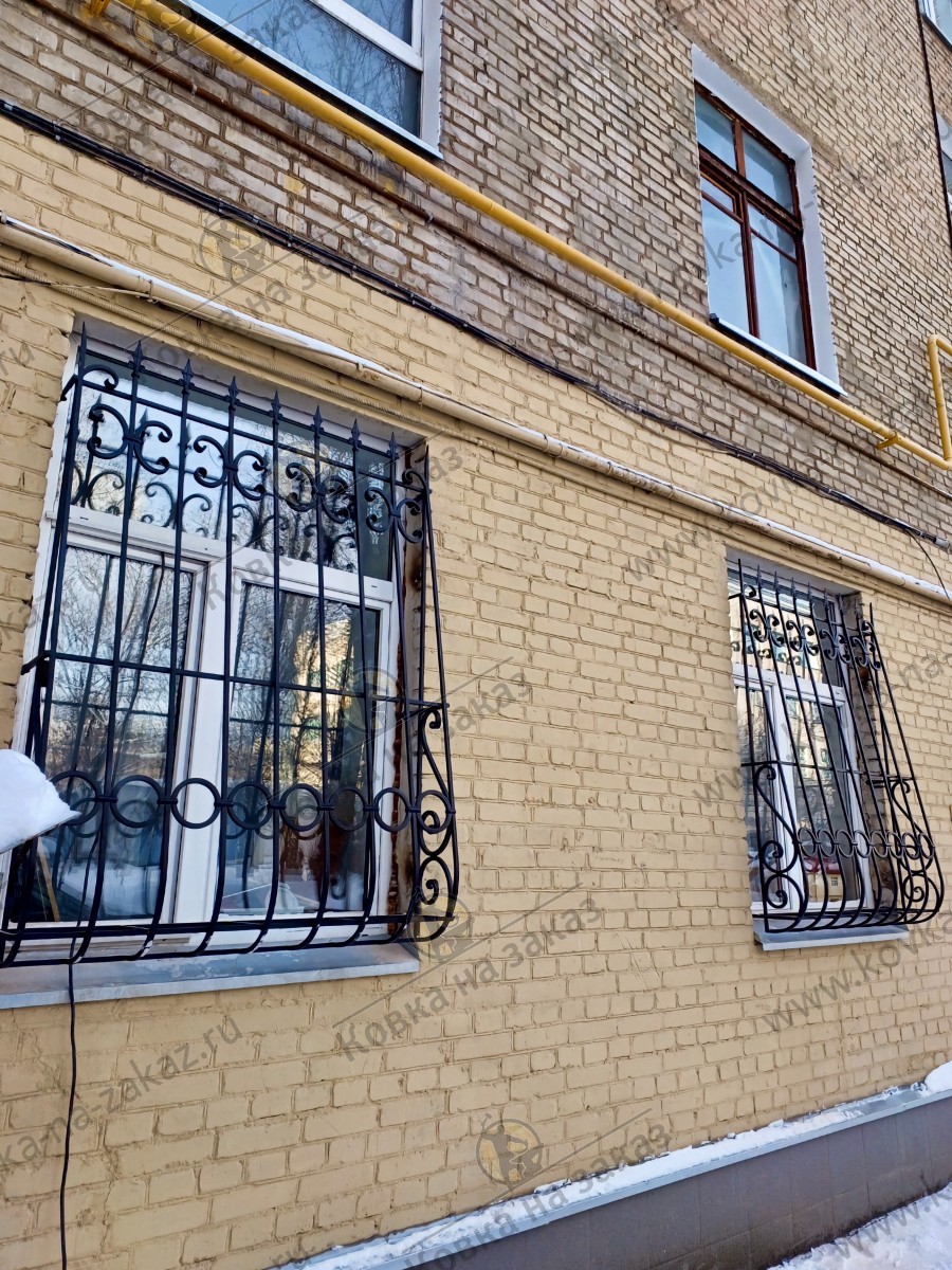 Кованые решетки на&nbsp;окна первого этажа дома в&nbsp;Аптекарском переулке Басманного района Москвы, фото 4